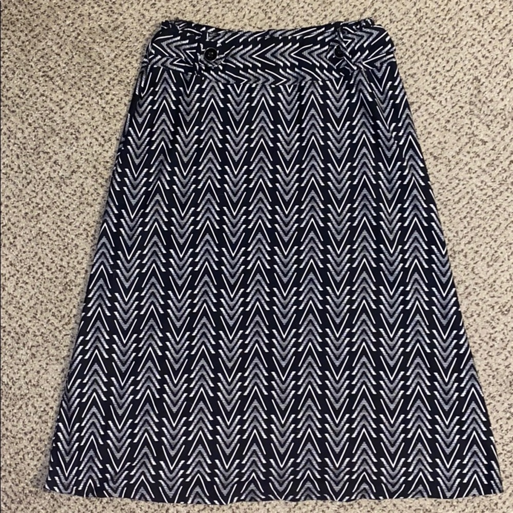 NWOT black & white stretchy skirt